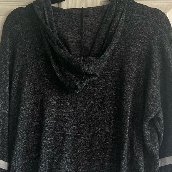 American Eagle zip up lightweight hoodie with pockets. - Picture 3 of 6